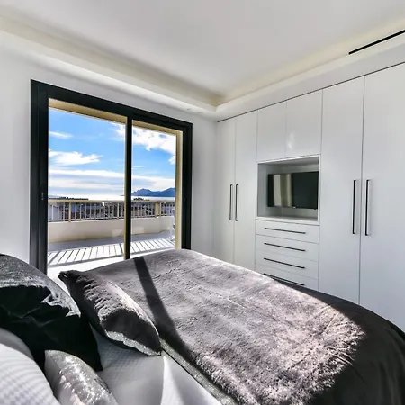 L'horizon Avec Somptueuse Terrasse Vue Κάννες